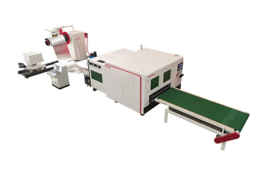 Déroulage et mise à niveau de la machine de découpe laser à fibre